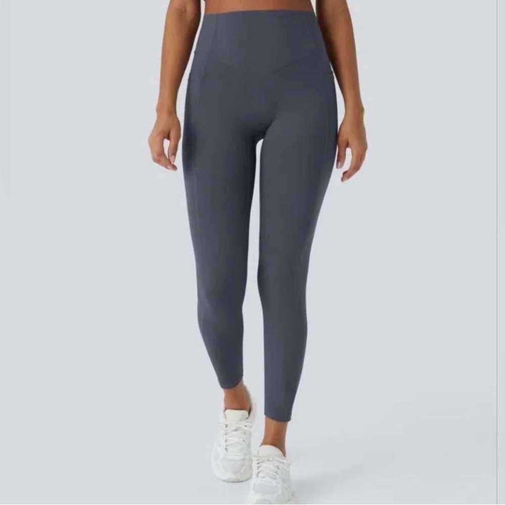 NWT! Halara High Waisted Scrunch Butt Lifting
Leggings - XS